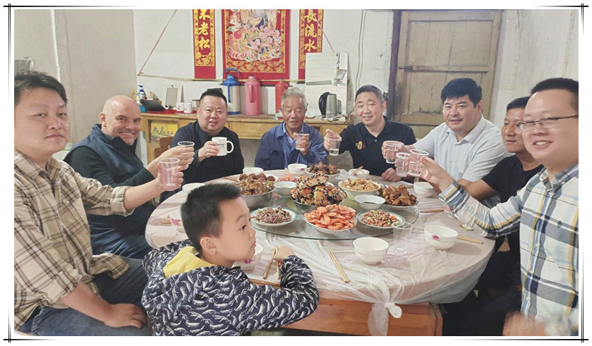 Warm heart! Group chairman and foreign experts celebrate the double festival